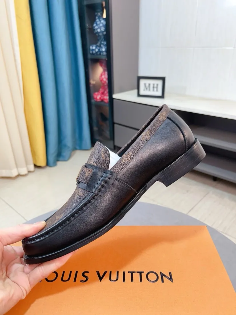 Men's Men's Shoes 💰458🌹🌹Niuli [LV] Louis Vuitton's new open-edge pigskin shoes are the most popular classic. Synchronized with the official website, the upper adopts Italian imported upper embossing➕comfortable cowhide lining, fashionable atmosphere, unique brand and unique craftsmanship. Highlighting the hot style of the new year. Stop hesitating, stop wandering, get it now. Code number: 38--44